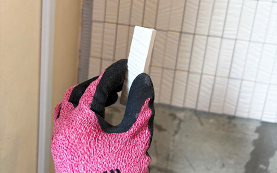 切り出したパーツを際に収めます